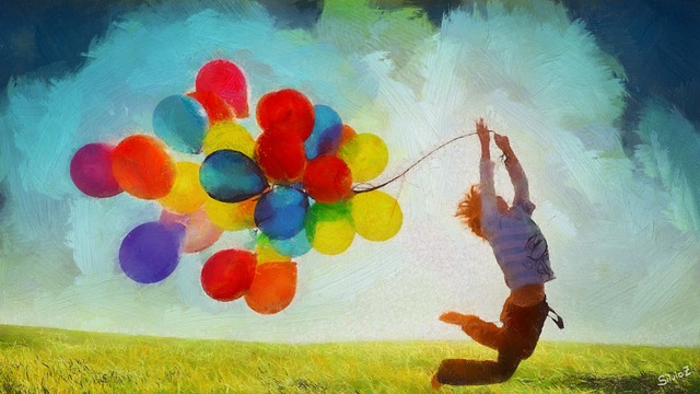 chlapec při výskoku s létajícími balónky.jpg