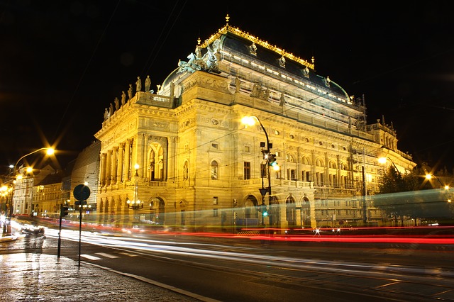 osvětlené Národní divadlo v Praze